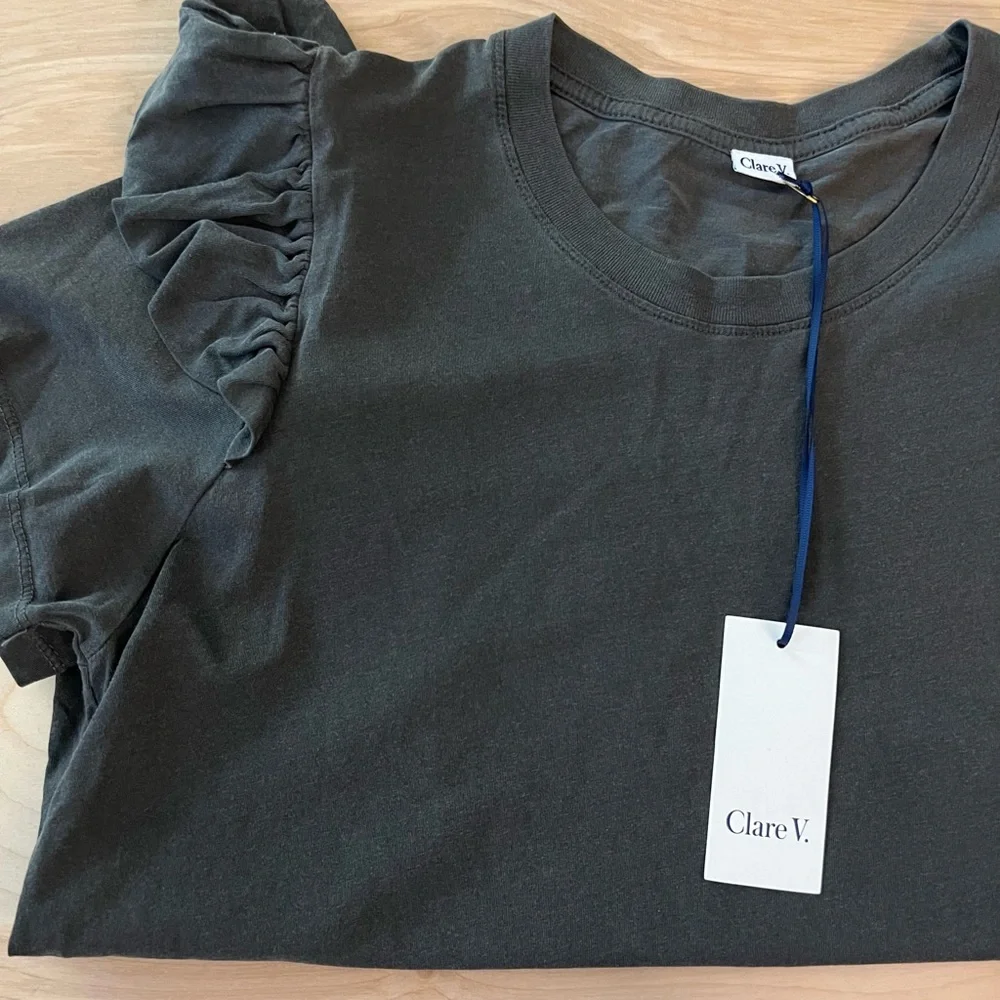 NWT Clare V Gray Ruffle Sleeve Short Sleeve Tee Large - Picture 8 of 8
